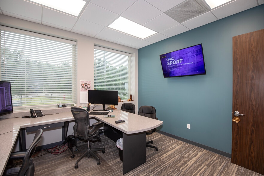 More Photos Of 2605 Columbia Memorial Pky, Kemah Office For Lease