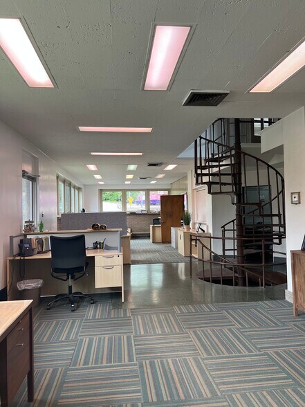 More Photos Of 810 Noblestown Rd, Carnegie Office For Sale