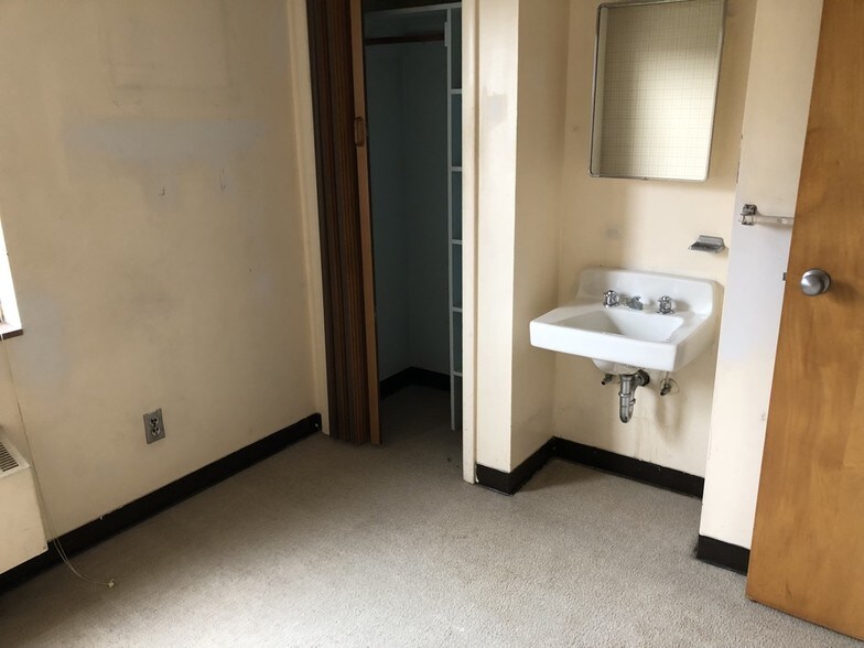 More Photos Of 18430 Utica Rd, Roseville Religious Facility For Sale