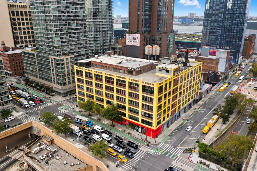 Primary Photo Of 501 10th Ave, New York Distribution For Lease