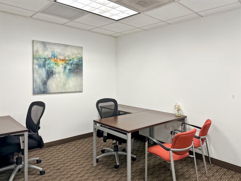 More Photos Of 6991 E Camelback Rd, Scottsdale Coworking Space