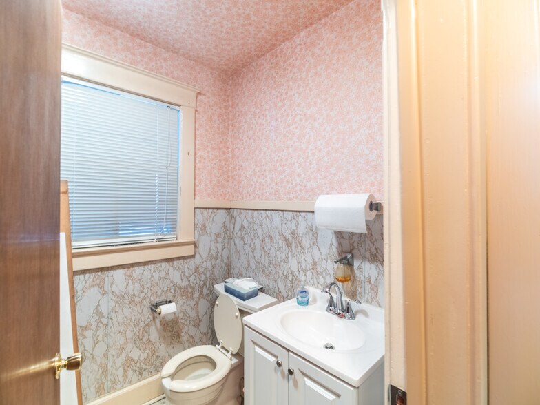 More Photos Of 121 Regent St, Port Chester Funeral Home For Sale