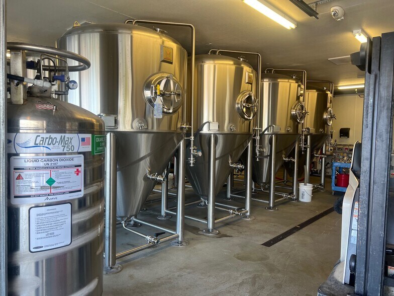 More Photos Of 2600 NE Division St, Bend Storefront Retail Office For Lease