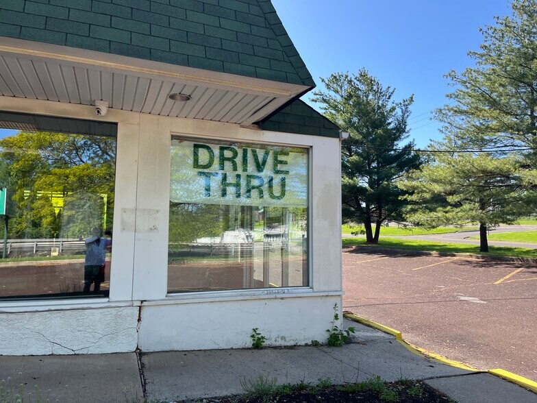 More Photos Of 880 Easton Rd, Warrington Freestanding For Sale