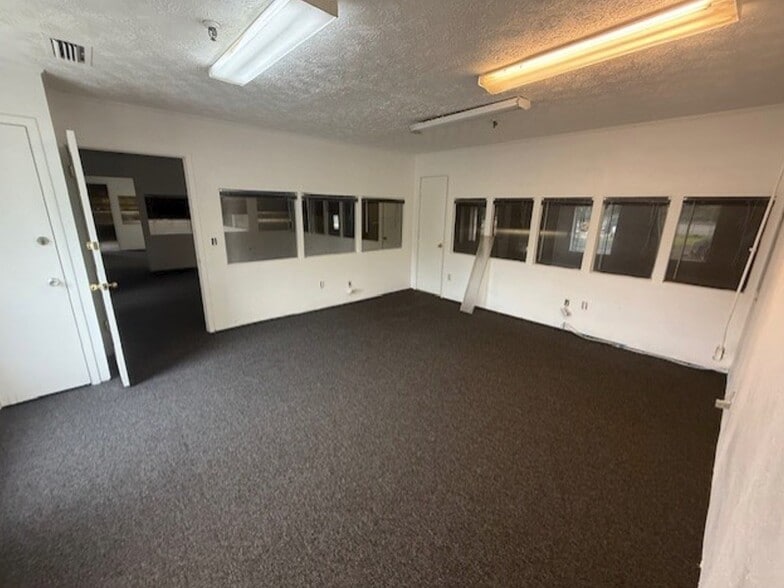 More Photos Of 479 Zoo Pky, Jacksonville Warehouse For Lease