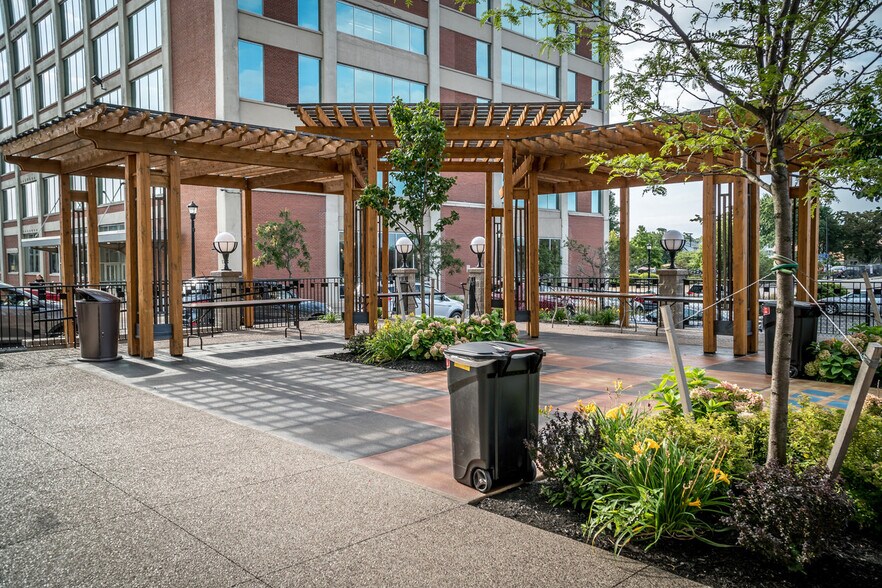 More Photos Of 701 Seneca St, Buffalo Light Manufacturing For Lease