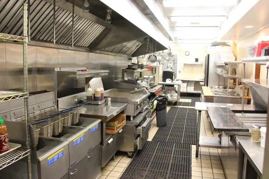More Photos Of 5626 W Lincoln Hwy, Parkesburg Restaurant For Sale
