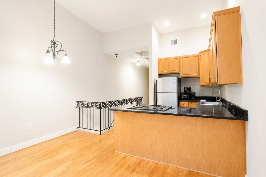 More Photos Of 1911 8th St NW, Washington Apartments For Sale