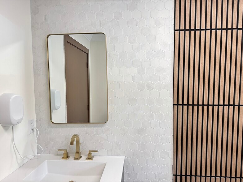 More Photos Of 8421 Baymeadows Way, Jacksonville Loft Creative Space For Lease