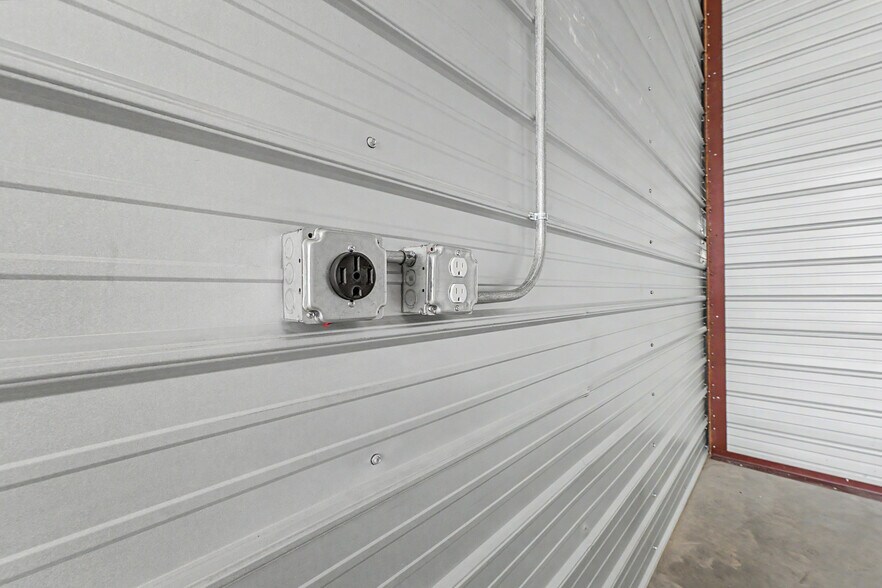 More Photos Of 25 Riverbluff Road, Ozark Self Storage For Lease