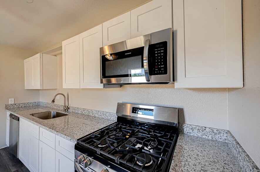 More Photos Of 2207 1/2 Cedar Bayou Rd, Baytown Apartments For Sale