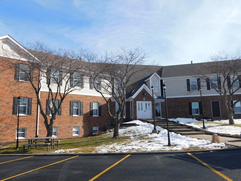 More Photos Of 1060 E Lake St, Hanover Park Office For Sale