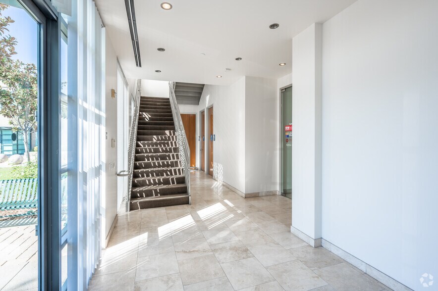 More Photos Of 1000 Roosevelt Ave, Irvine Office For Sale