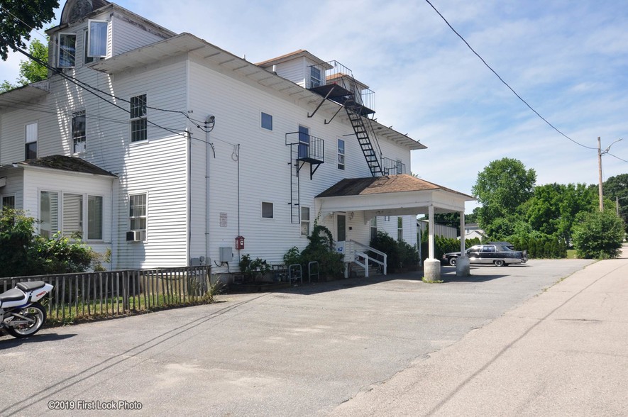 More Photos Of 82 Pond St, West Warwick Apartments For Sale