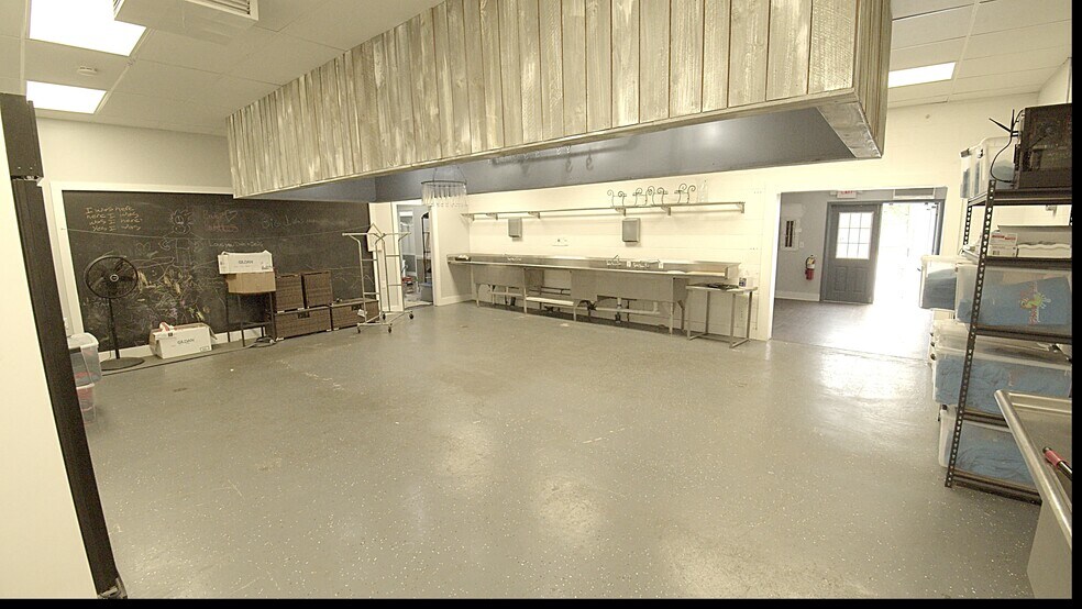 More Photos Of 5603 Main St, Flowery Branch Restaurant For Lease