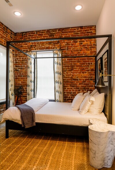 More Photos Of 221 E Clay St, Richmond Storefront Retail Residential For Sale