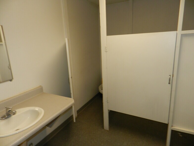 More Photos Of 430 W 8th St, Delta Unknown For Lease