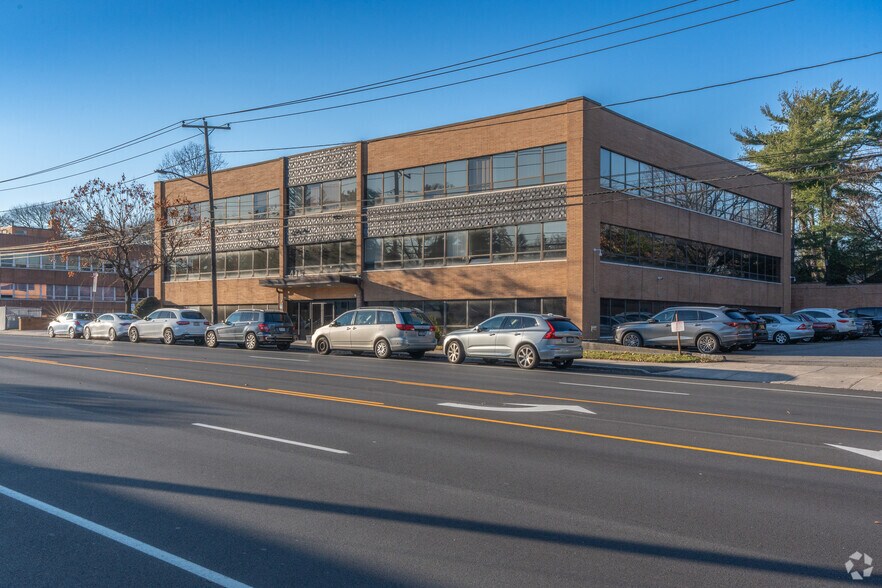 More Photos Of 445 Northern Blvd, Great Neck Unknown For Lease