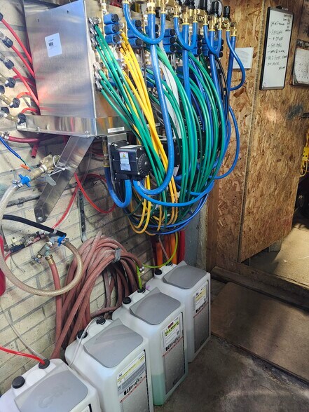 More Photos Of 1675 W Uintah St, Colorado Springs Carwash For Sale