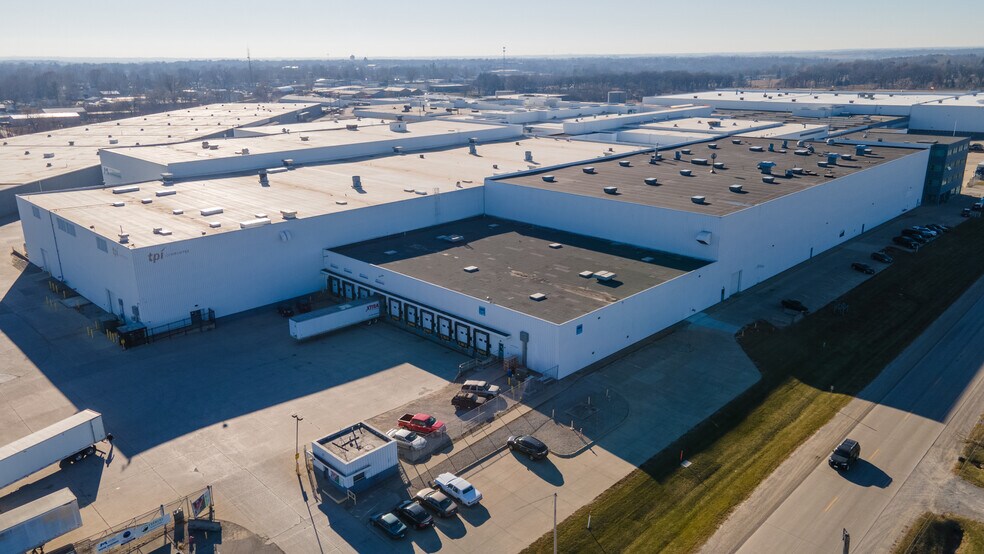 More Photos Of 927 N 19th Ave E, Newton Warehouse For Lease
