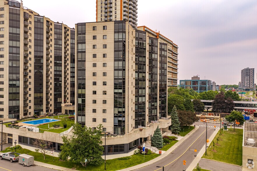Primary Photo Of 45-51 Pl Charles-Le Moyne, Longueuil Office For Sale