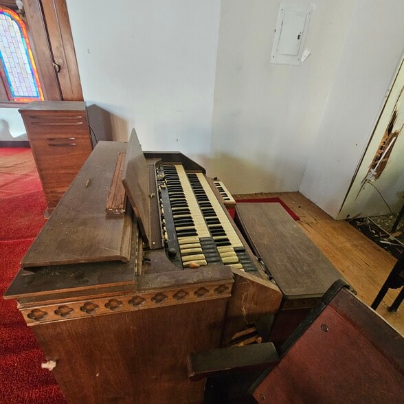 More Photos Of 615 6th St, Sour Lake Religious Facility For Sale