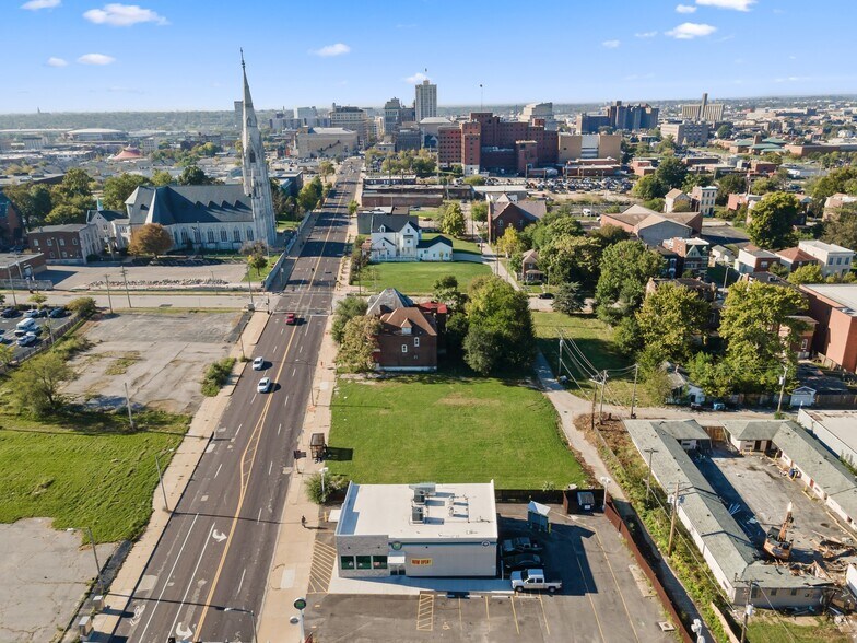 More Photos Of 1235 N Grand Blvd, Saint Louis Fast Food For Sale