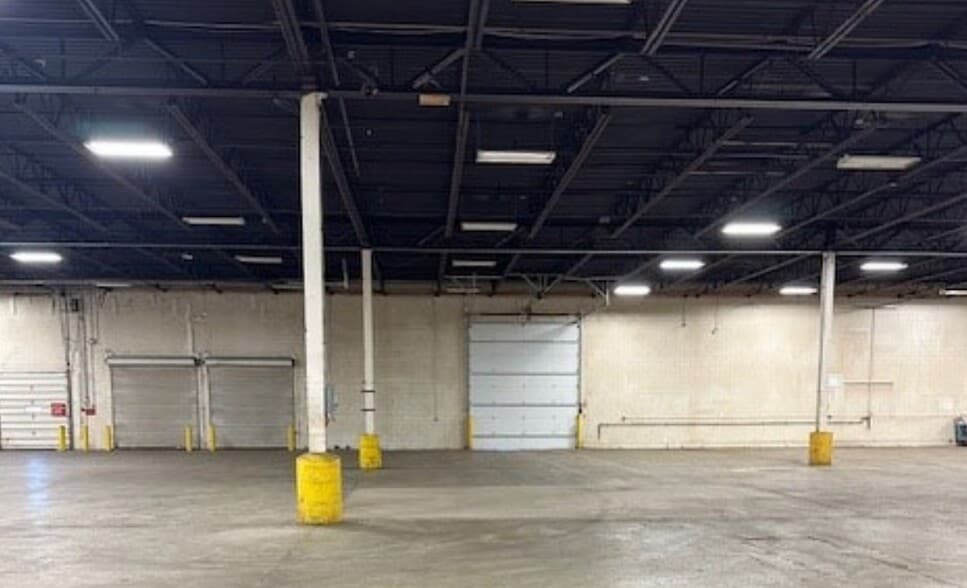 More Photos Of 4221 James P Cole Blvd, Flint Manufacturing For Lease