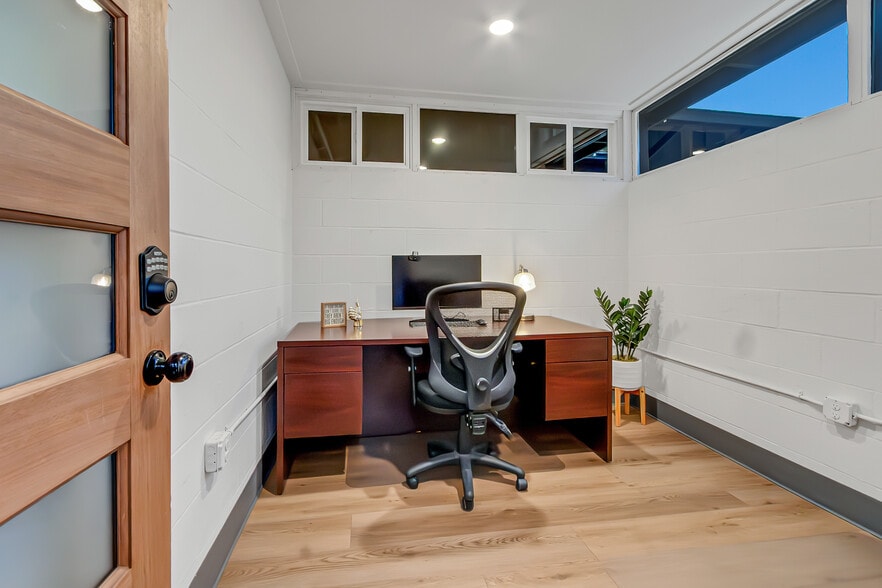 More Photos Of 11104 Gravelly Lake Dr SW, Tacoma Freestanding For Sale