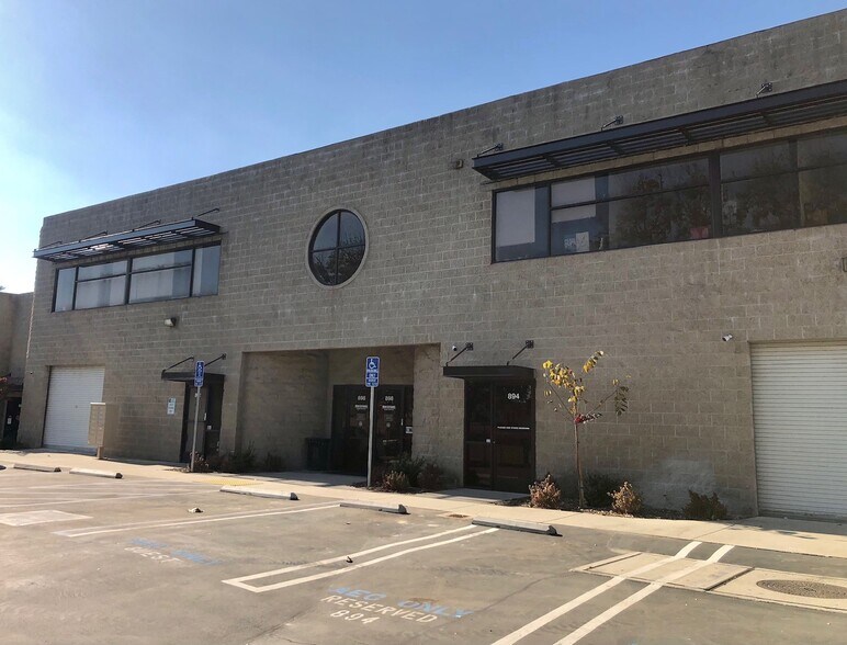 More Photos Of 880-898 N Fair Oaks Ave, Pasadena Flex For Lease