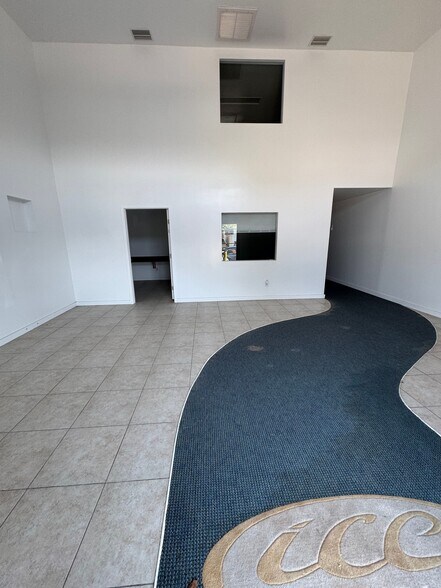 More Photos Of 59 W 9th St, Atlantic Beach Showroom For Lease