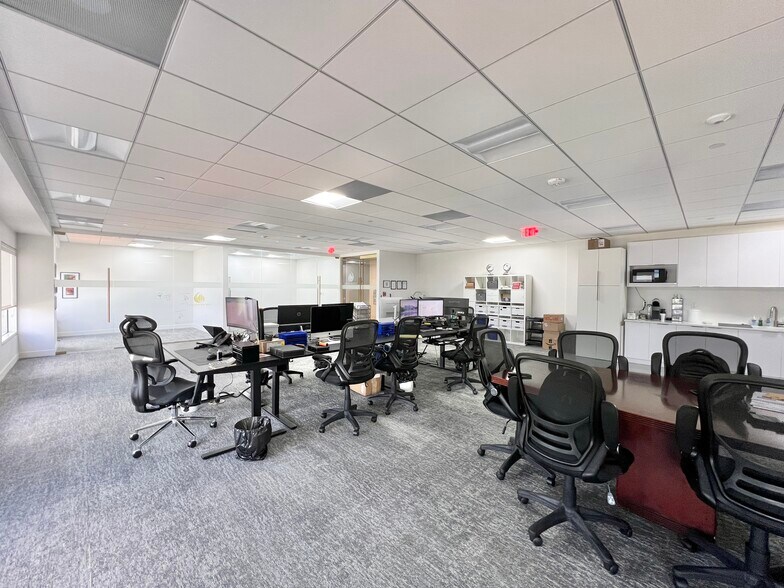 More Photos Of 800 S Douglas Rd, Coral Gables Office For Lease