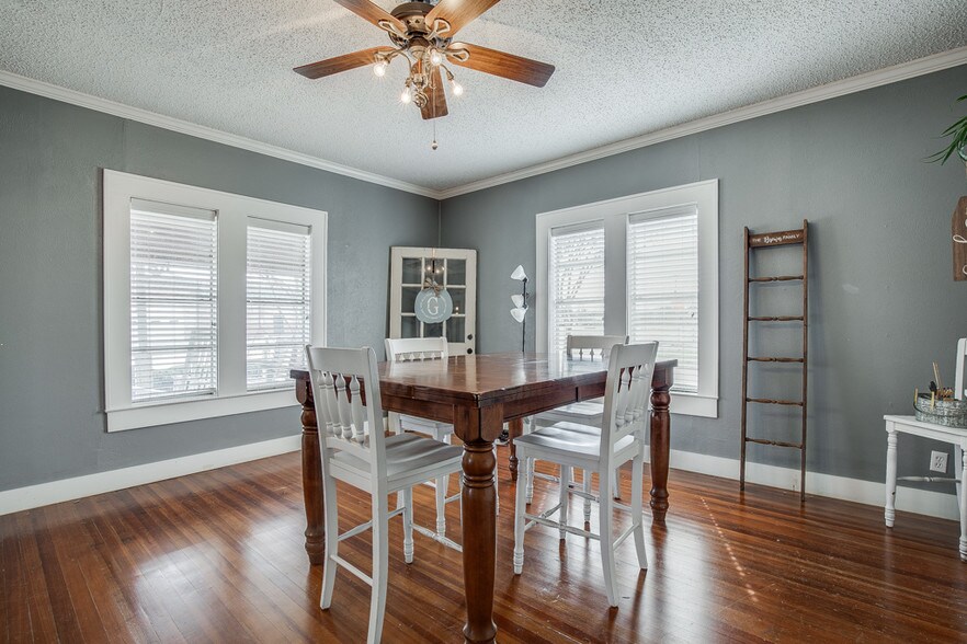 More Photos Of 207 Laurence Dr, Heath Office For Lease