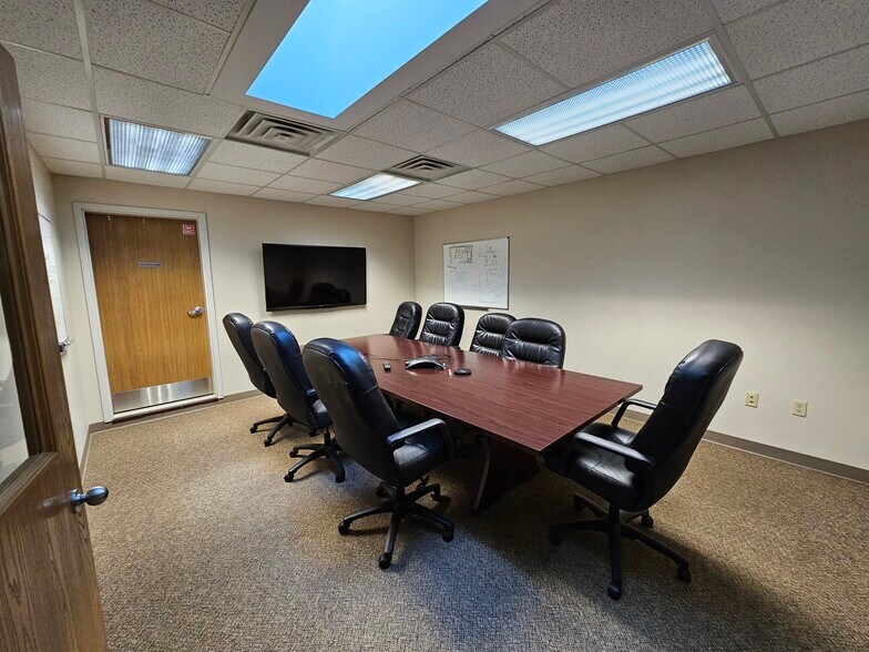 More Photos Of 3933 Monitor Rd, Bay City Office For Sale