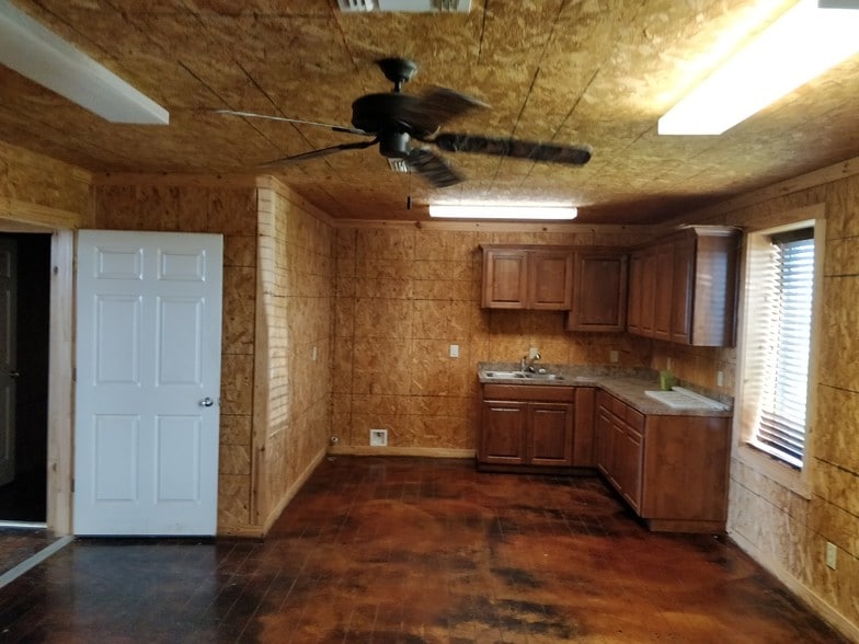More Photos Of 7274 Seymour Hwy, Wichita Falls Warehouse For Lease