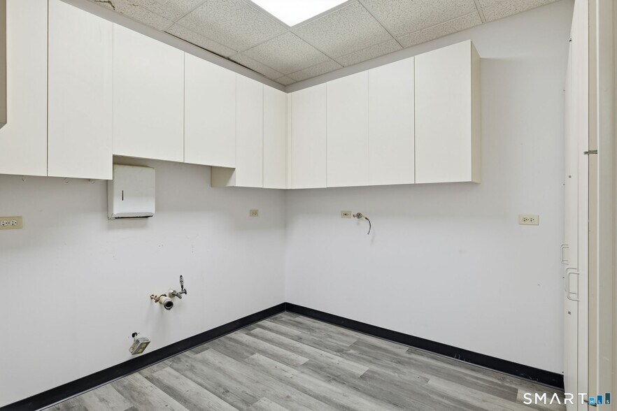 More Photos Of 3 Northwestern Dr, Bloomfield Medical For Lease