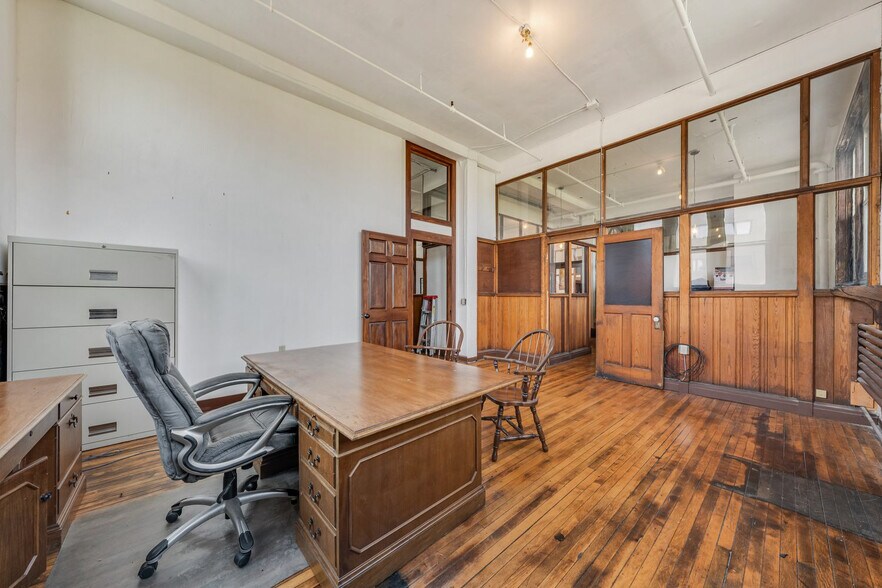 More Photos Of 4403 St Clair Ave, Cleveland Coworking Space