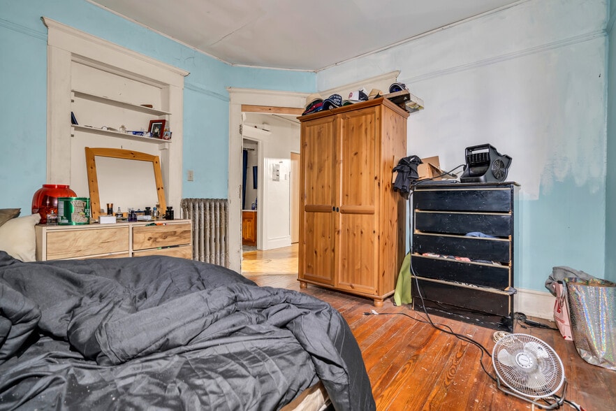 More Photos Of 45 Freeman St, West Orange Bar For Sale