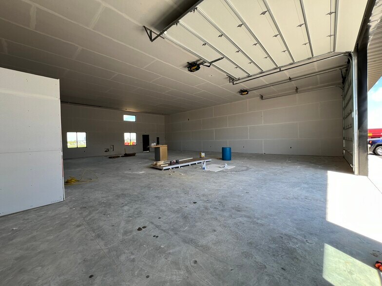 More Photos Of 5700 W Clairemont Dr, Appleton Flex For Lease