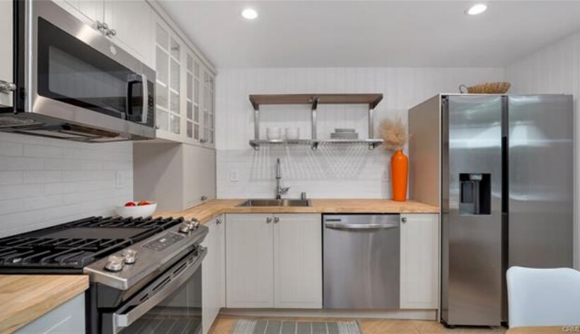 More Photos Of 1351 Seward St, Los Angeles Apartments For Sale