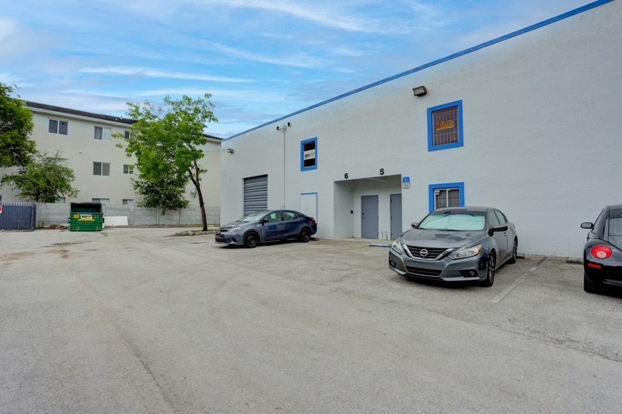 More Photos Of 2205 W 80th St, Hialeah Warehouse For Sale