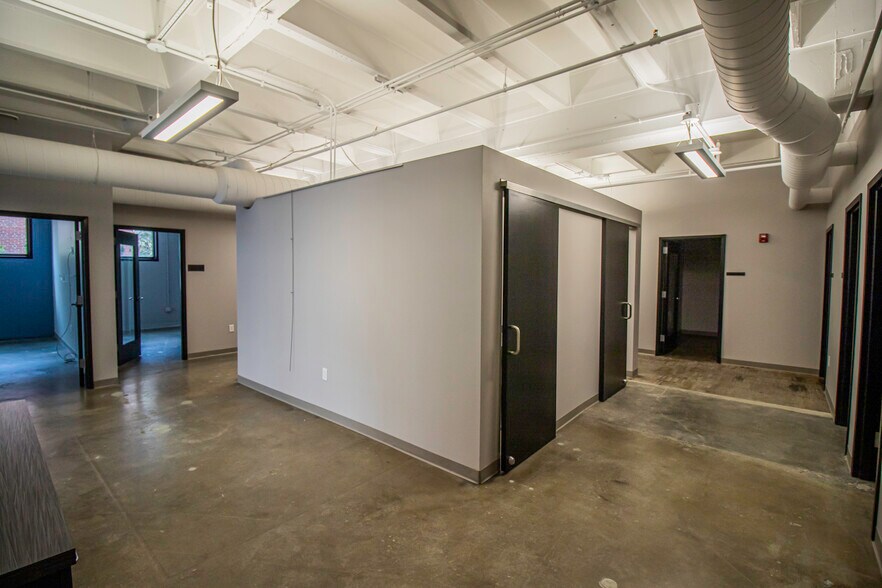More Photos Of 615 Ferry St, Lafayette Office Residential For Lease