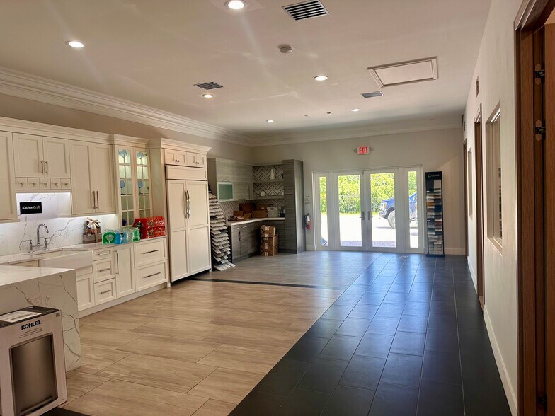 More Photos Of 5731 NE 14th Ave, Fort Lauderdale Warehouse For Lease