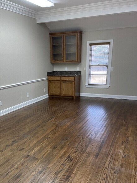 More Photos Of 417 W Wall St, Grapevine Office For Lease