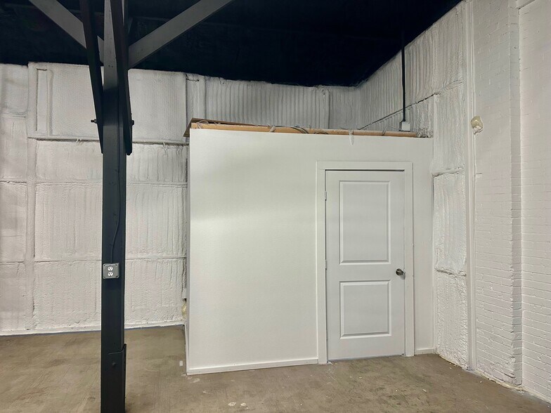 More Photos Of 200-232 W New Braunfels St, Seguin Warehouse For Lease