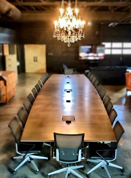 More Photos Of 4114 Frank St, Dallas Light Distribution For Sale