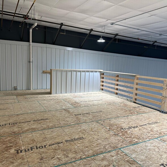 More Photos Of 24947 Larson, Lakeville Warehouse For Lease