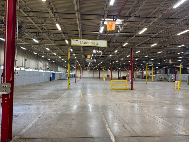 More Photos Of 800 Baker Rd, Dexter Warehouse For Lease
