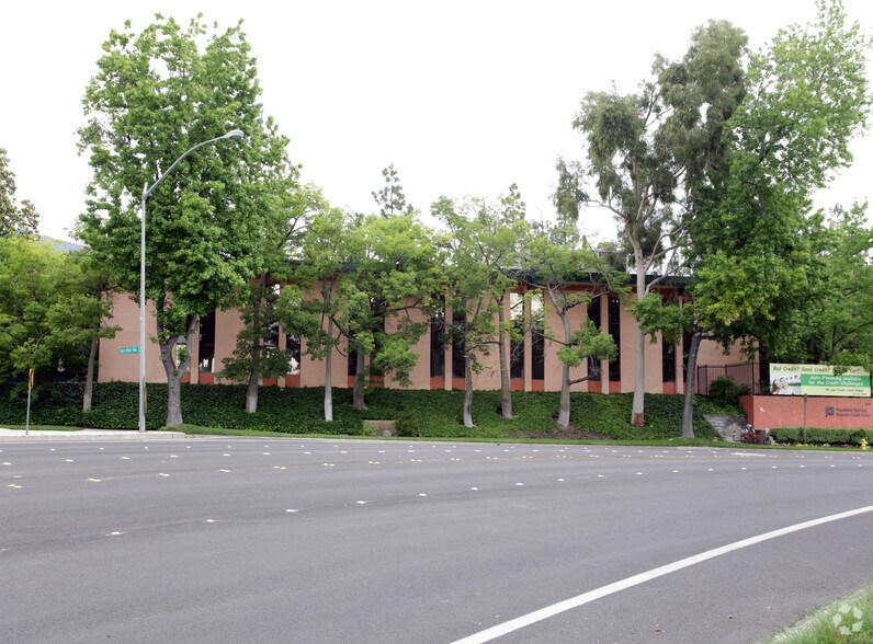 More Photos Of 670 N Rosemead Blvd, Pasadena Loft Creative Space For Sale
