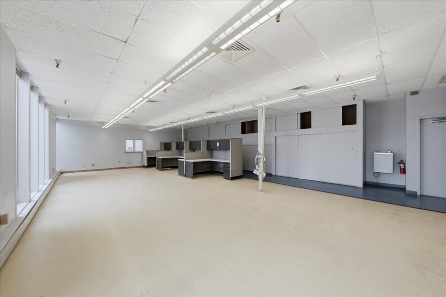 More Photos Of 440 Northland Blvd, Forest Park Manufacturing For Lease